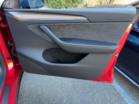 Used 2023 Tesla Model Y Long Range AWD/4WD image 45