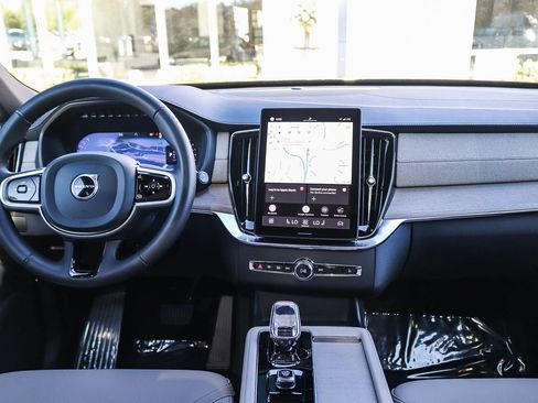 Used 2025 Volvo XC90 B5 Core AWD/4WD image 13