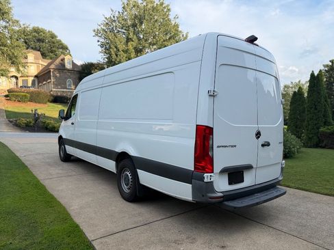 Used 2023 Mercedes-Benz Sprinter 2500 image 8