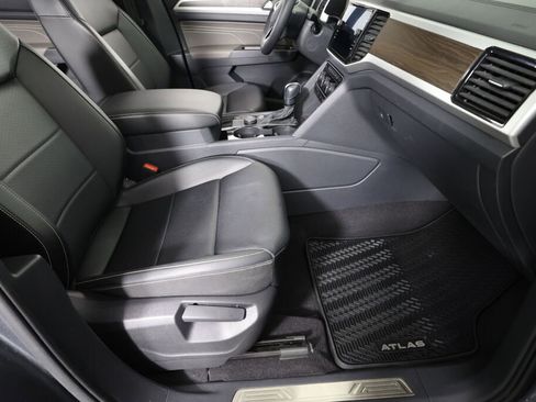 Used 2022 Volkswagen Atlas SE w/ Black Wheel Package image 27