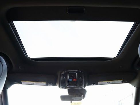New 2025 Jeep Grand Cherokee Altitude AWD/4WD image 18