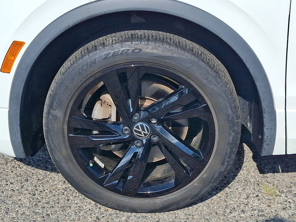 Used 2023 Volkswagen Tiguan SE R-Line FWD image 8