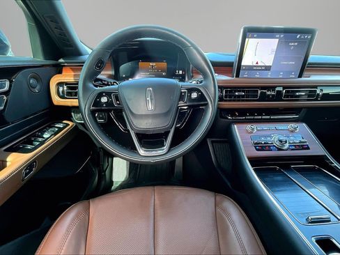 Used 2024 Lincoln Aviator Reserve w/ Equipment Group 201A image 8