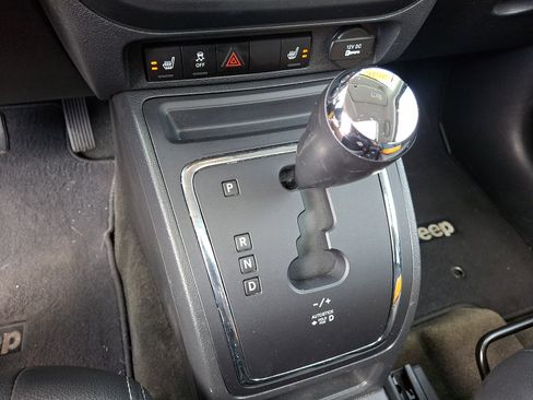 Used 2016 Jeep Patriot High Altitude AWD/4WD image 16