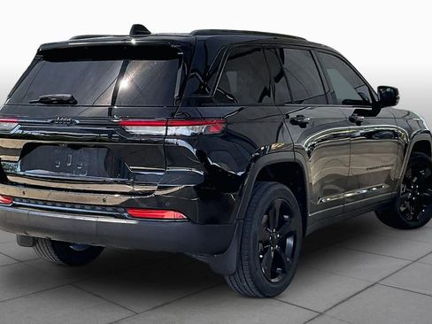 Used 2023 Jeep Grand Cherokee Altitude AWD/4WD image 12