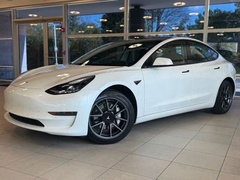 Used 2021 Tesla Model 3 Standard Range Plus RWD image 1