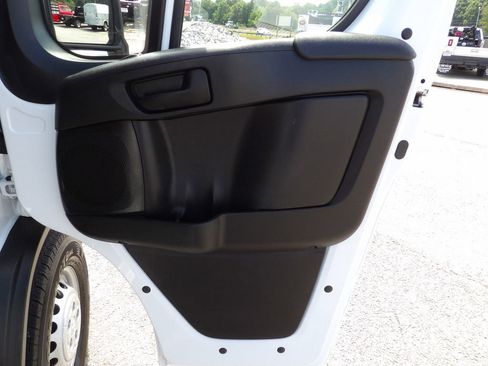 Used 2025 RAM ProMaster 2500 w/ U-Haul Equipment Group FWD image 30