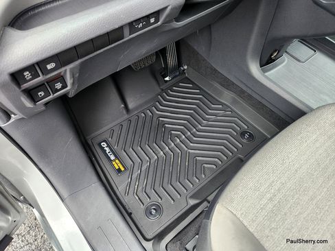 Used 2024 Toyota Sienna LE image 19