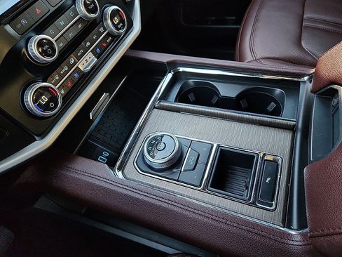 Used 2024 Ford Expedition Limited image 11