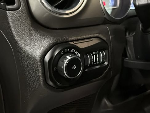 Used 2019 Jeep Wrangler Unlimited Sahara w/ Cold Weather Group AWD/4WD image 23