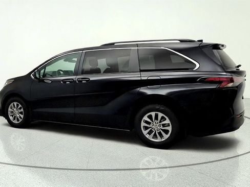 Used 2023 Toyota Sienna LE FWD image 7