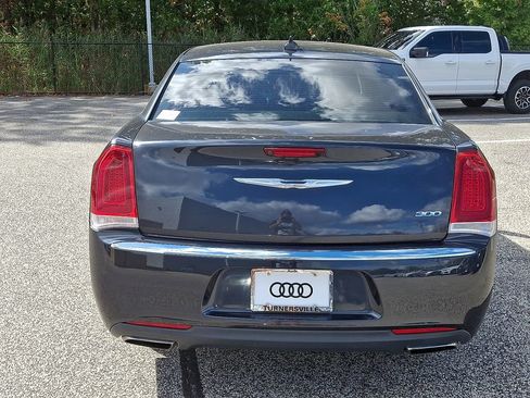 Used 2016 Chrysler 300 Limited image 5