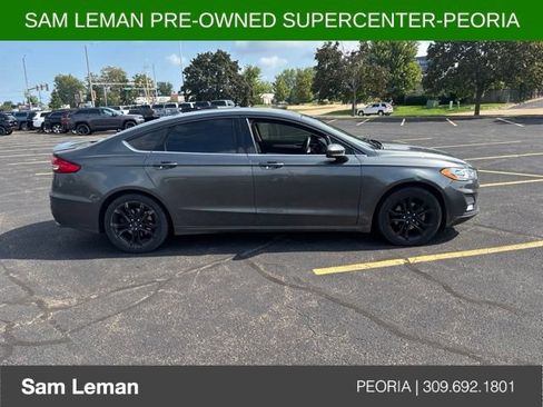Used 2020 Ford Fusion SE w/ Equipment Group 151A FWD image 3