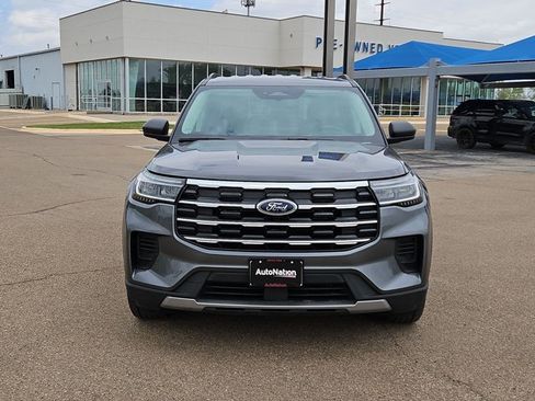 Used 2025 Ford Explorer Active AWD/4WD image 2