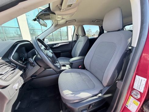 Used 2020 Ford Escape SE image 19
