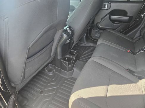 Used 2023 Jeep Gladiator Willys image 13