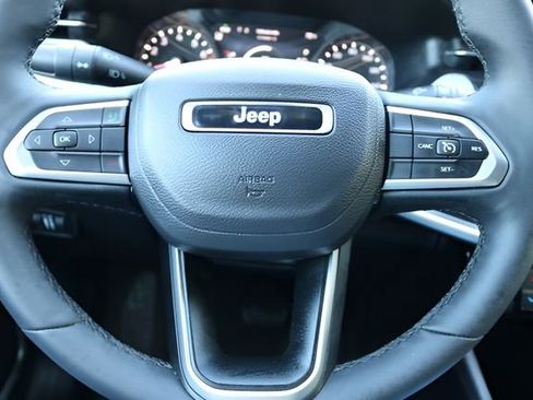 Used 2025 Jeep Compass Latitude image 19