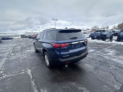 Used 2023 Chevrolet Traverse LT image 3