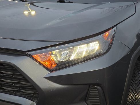 Used 2022 Toyota RAV4 LE image 33