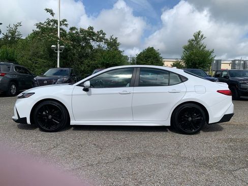 Used 2026 Toyota Camry SE FWD image 5