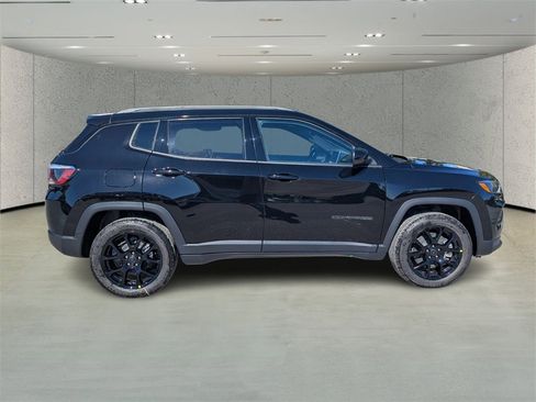 New 2026 Jeep Compass Latitude image 3