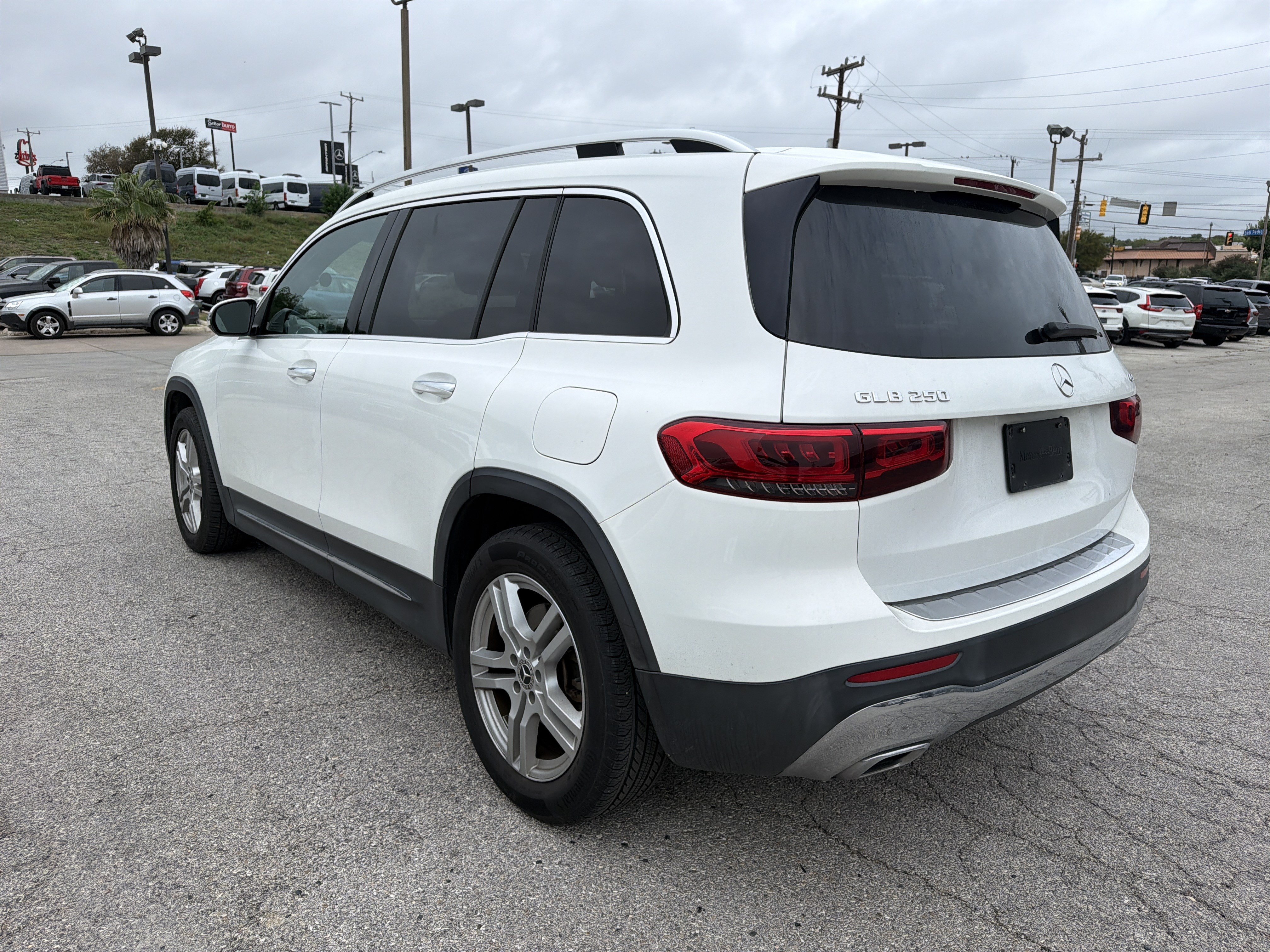 Used 2020 Mercedes-Benz GLB 250 4MATIC w/ Premium Package image 5