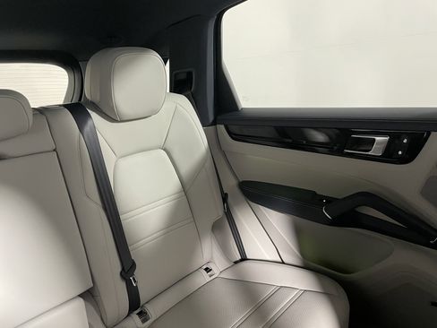Used 2022 Porsche Cayenne S image 17