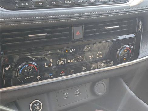 Used 2023 Nissan Rogue Platinum w/ Platinum Premium Package image 17