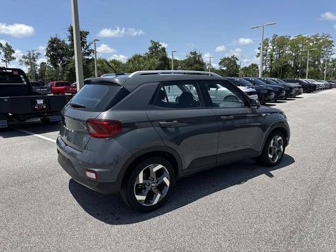 Used 2025 Hyundai Venue SEL FWD image 3