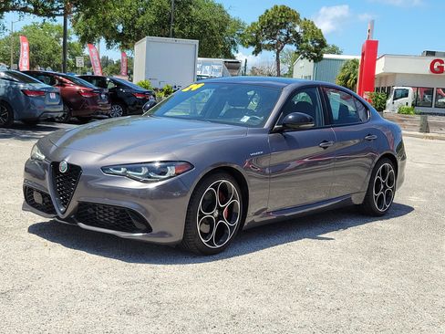 Used 2024 Alfa Romeo Giulia Veloce RWD image 2