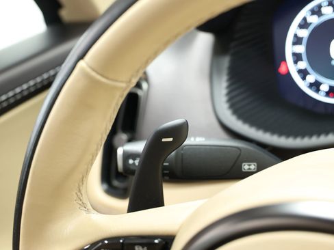 Used 2021 Aston Martin DBX image 26