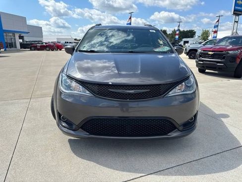 Used 2018 Chrysler Pacifica Touring Plus w/ S Appearance Package FWD image 12
