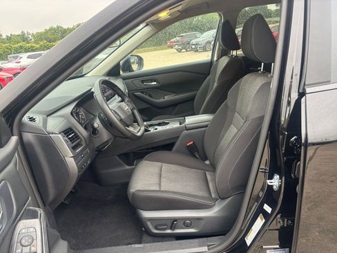 Used 2025 Nissan Rogue SV FWD image 29