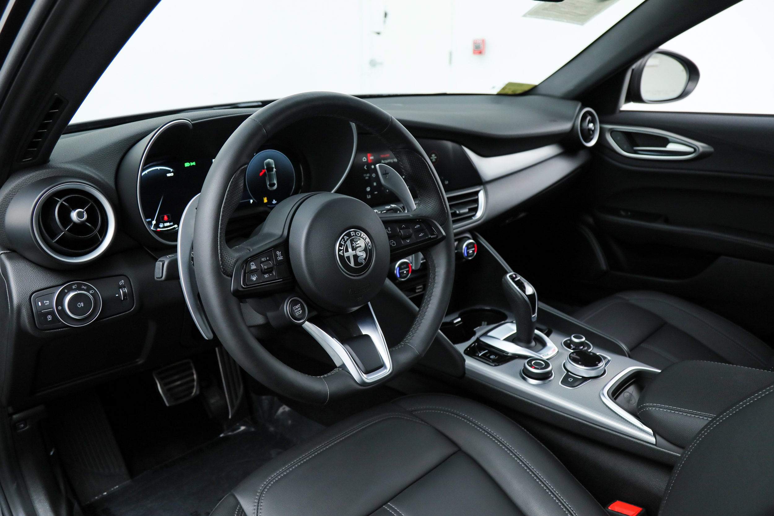New 2025 Alfa Romeo Giulia w/ Driving Assist Package RWD image 16