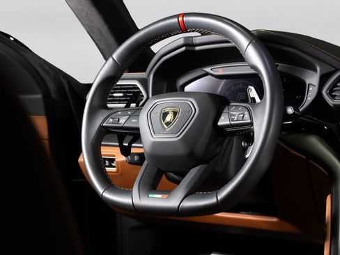 Used 2023 Lamborghini Urus S AWD/4WD image 32