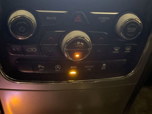 Used 2018 Jeep Grand Cherokee Limited image 19