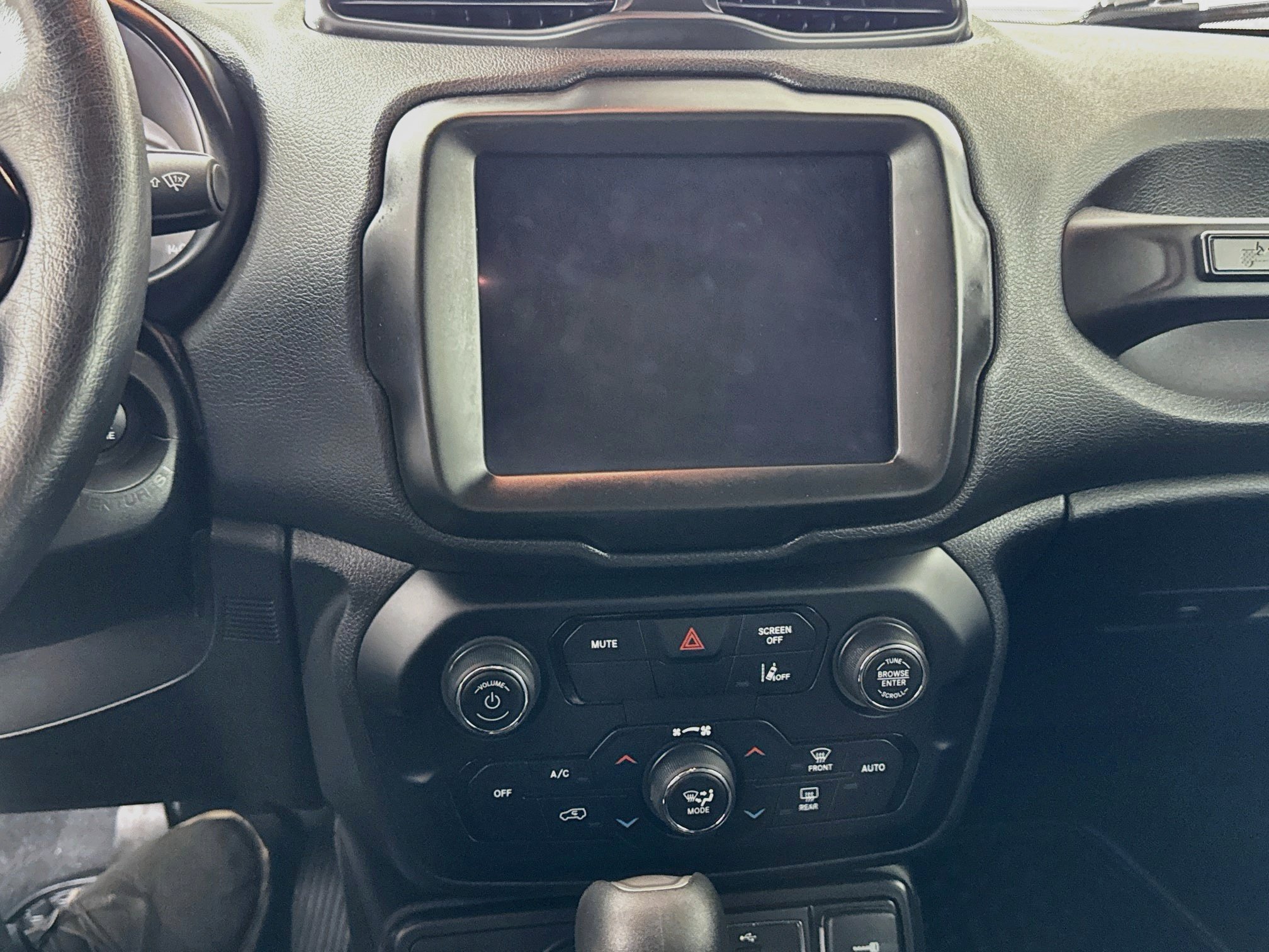 Certified 2021 Jeep Renegade Latitude AWD/4WD image 17