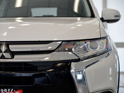 Used 2017 Mitsubishi Outlander SE AWD/4WD image 11