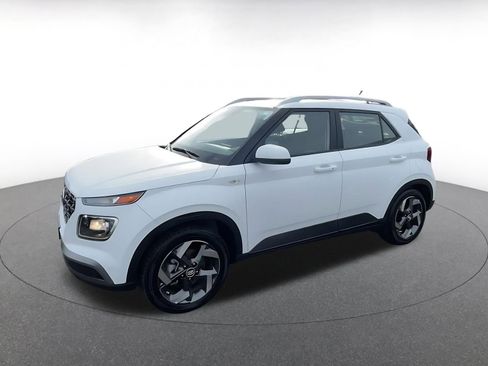 Used 2025 Hyundai Venue SEL image 8