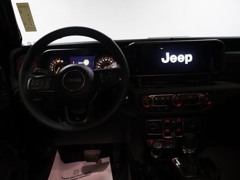 Certified 2025 Jeep Wrangler Unlimited Rubicon w/ XTREMEE 35" Tire Package image 17