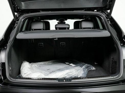Used 2026 Porsche Macan AWD/4WD image 32