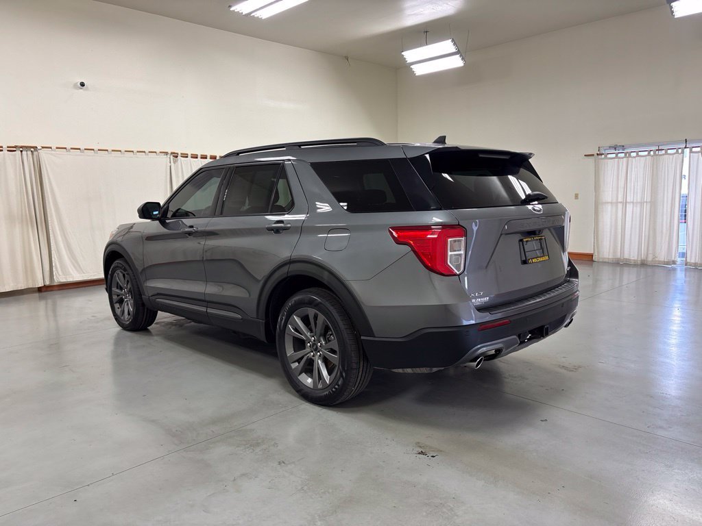 Used 2021 Ford Explorer XLT w/ Equipment Group 202A AWD/4WD image 6