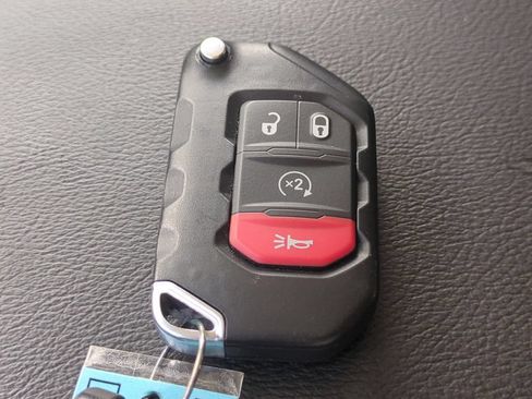 Used 2025 Jeep Wrangler Unlimited Sahara AWD/4WD image 32