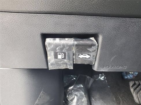 New 2025 Nissan Versa SV w/ Trunk Package FWD image 18