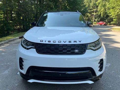 Certified 2025 Land Rover Discovery Dynamic SE AWD/4WD image 3