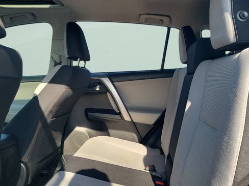 Used 2018 Toyota RAV4 XLE AWD/4WD image 10