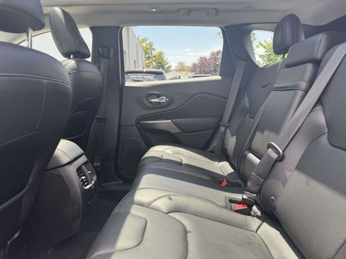 Used 2019 Jeep Cherokee Limited AWD/4WD image 14