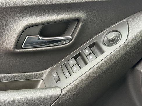Used 2019 Chevrolet Trax LT w/ LT Convenience Package image 22