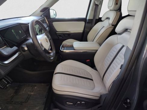 Used 2022 Rivian R1T Adventure image 10