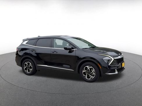 Used 2025 Kia Sportage LX FWD image 2